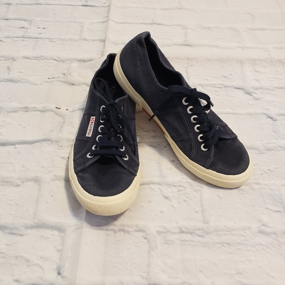 Superga size 40 Navy distressed - Picture 1 of 11